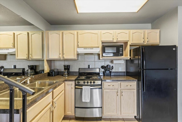 15 NW First St Unit 307, Steinhatchee, FL 32359 - kitchen featuring black appliances, under cabinet range hood, dark countertops, and decorative backsplash