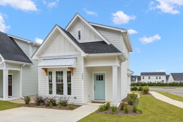 view of front of house with a front lawn