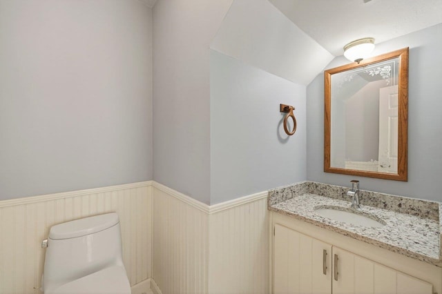 2903 Whirlaway Trl, Tallahassee, FL 32309 - bathroom featuring wainscoting, toilet, vanity, and vaulted ceiling