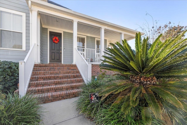 entrance to property featuring a porch