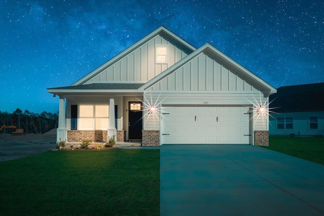 view of front of home featuring a garage and a front yard