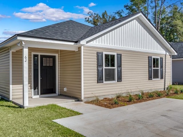 exterior space featuring a lawn