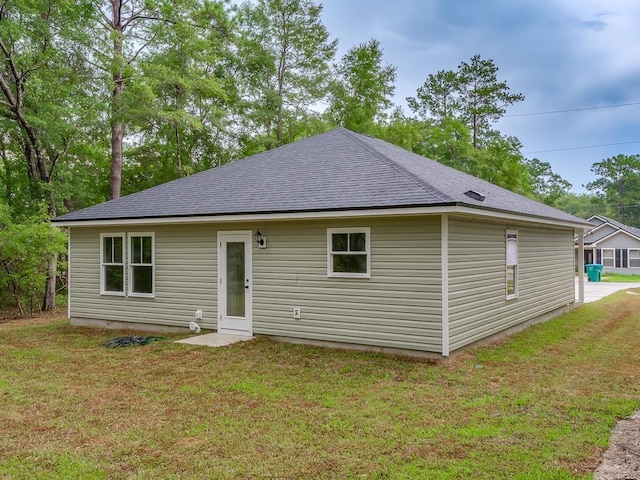 back of house featuring a yard