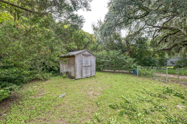 view of yard with a shed