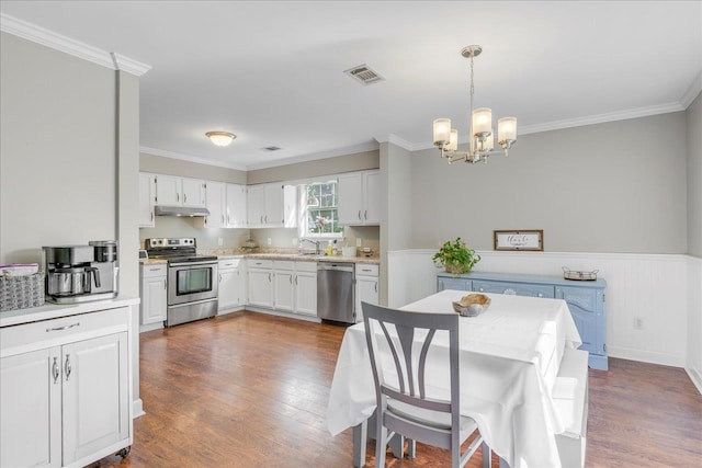 6447 Joe Cotton Trl, Tallahassee, FL 32309 - kitchen featuring stainless steel appliances, under cabinet range hood, light countertops, a chandelier, and ornamental molding