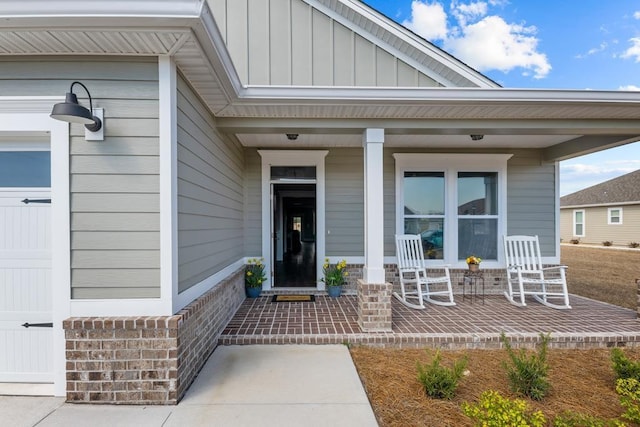 doorway to property featuring covered porch