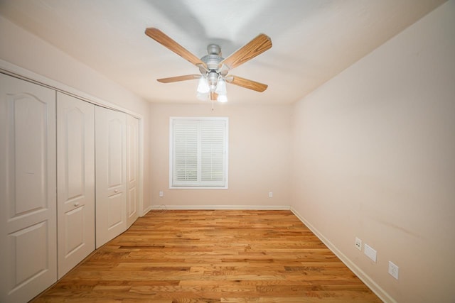 unfurnished bedroom featuring light wood finished floors, ceiling fan, baseboards, and a closet