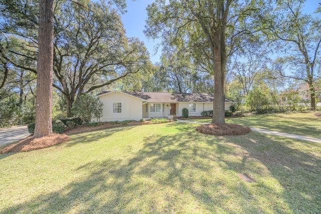 single story home featuring a front yard