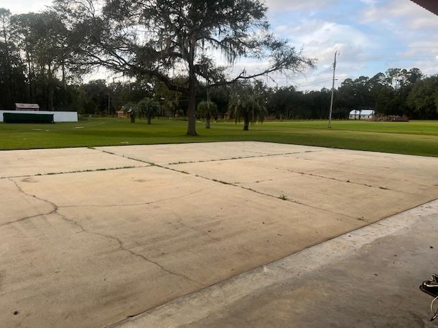 view of property's community featuring a lawn