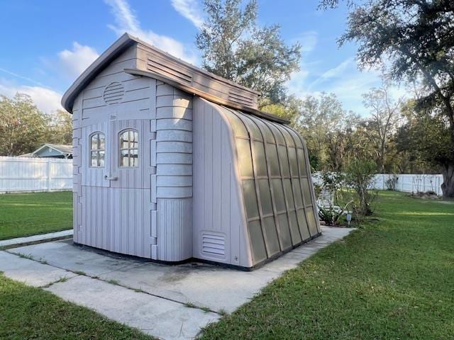 view of outdoor structure featuring a yard