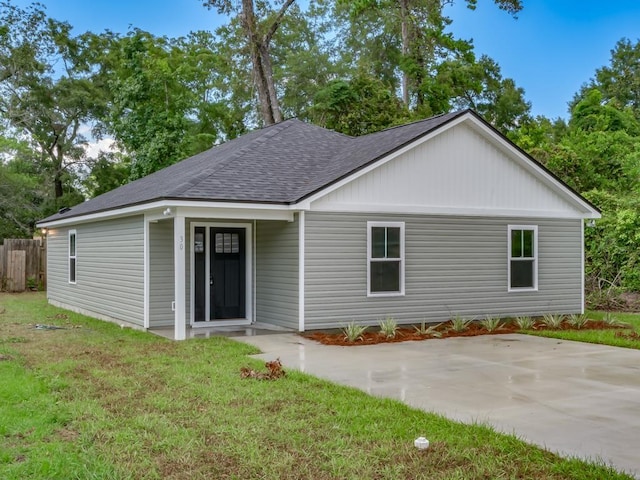 back of house featuring a lawn