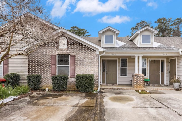 view of front of property featuring covered porch