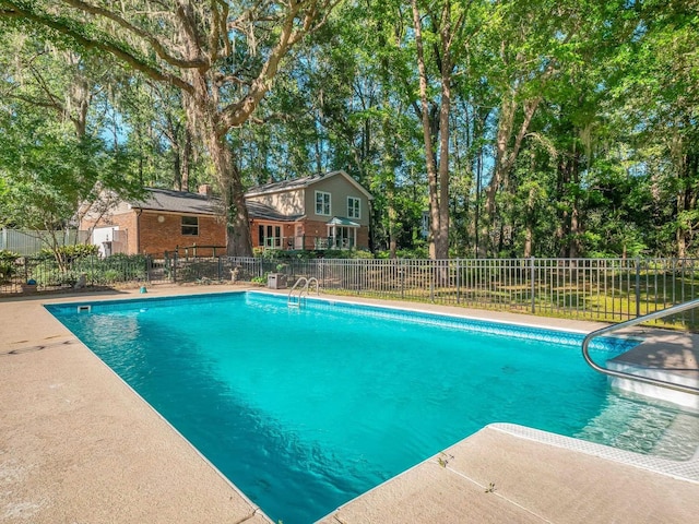 view of swimming pool