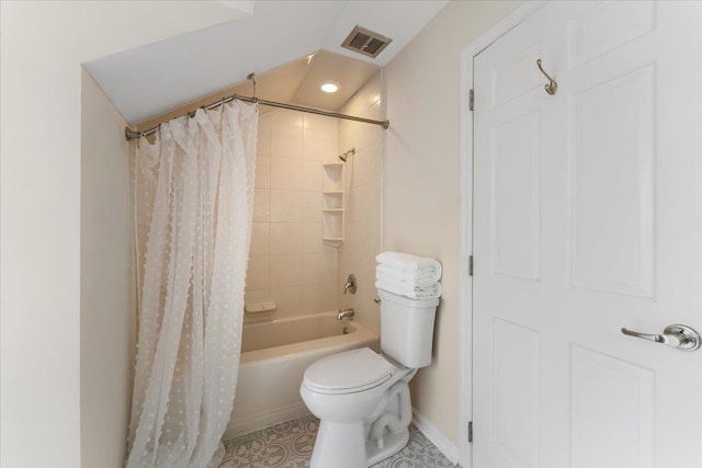 bathroom featuring shower / tub combo with curtain and toilet