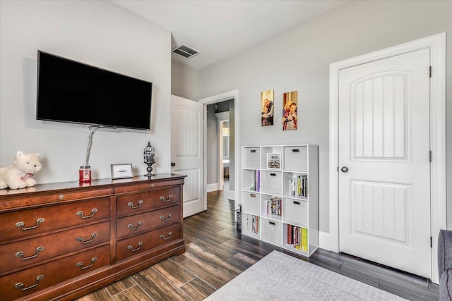 bedroom featuring wood tiled floor, visible vents, and baseboards