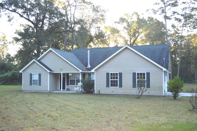 view of front of home with a front lawn