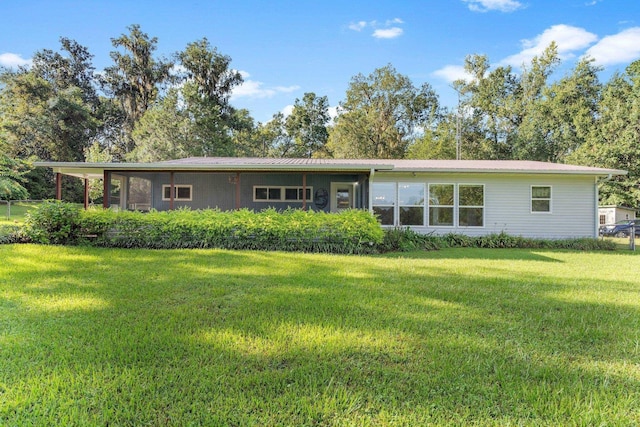 view of front of home featuring a front yard