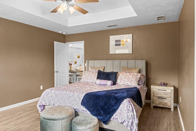 bedroom featuring light hardwood / wood-style floors and ceiling fan