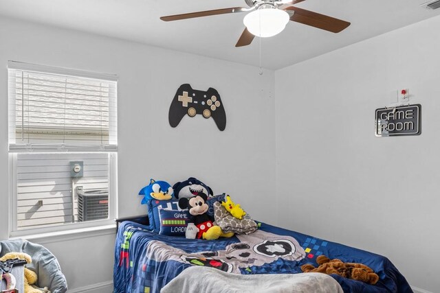 bedroom featuring ceiling fan