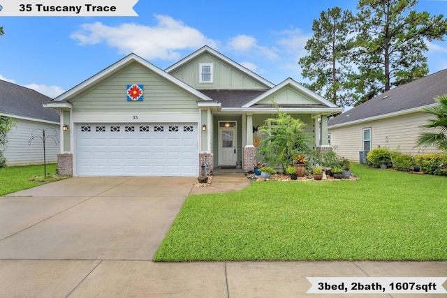 view of front of house featuring a front lawn and a garage