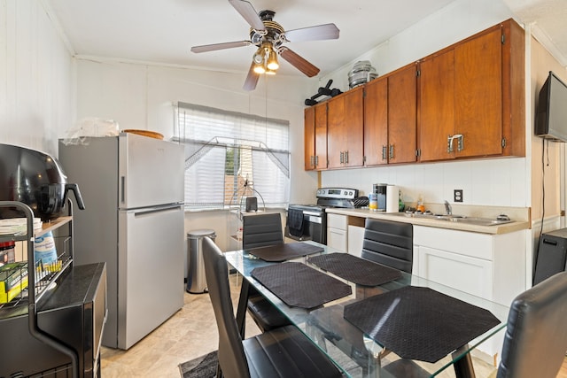 kitchen featuring ceiling fan, stainless steel appliances, ornamental molding, and backsplash