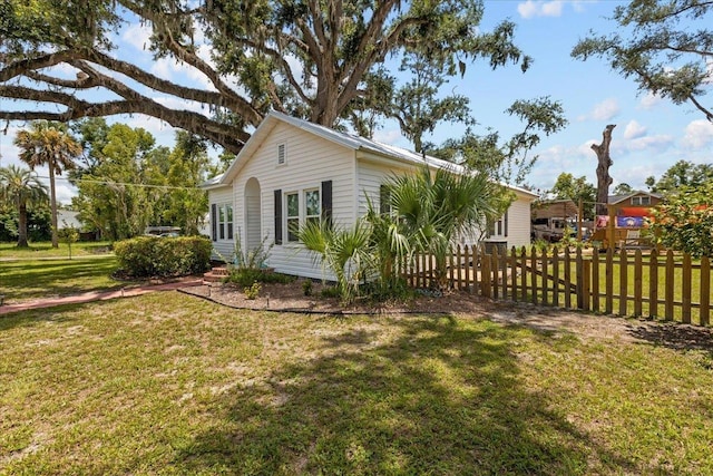 514 N Calhoun St, Perry, FL 32347 - view of side of home