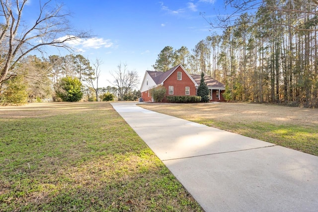 view of front of house featuring a front yard