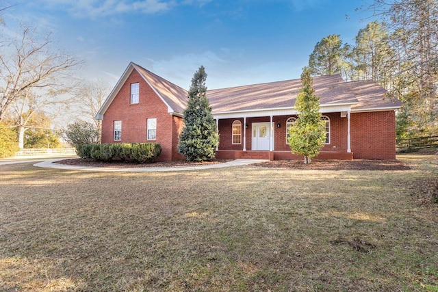 view of front facade featuring a porch and a front yard