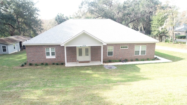 view of front of home featuring a front yard