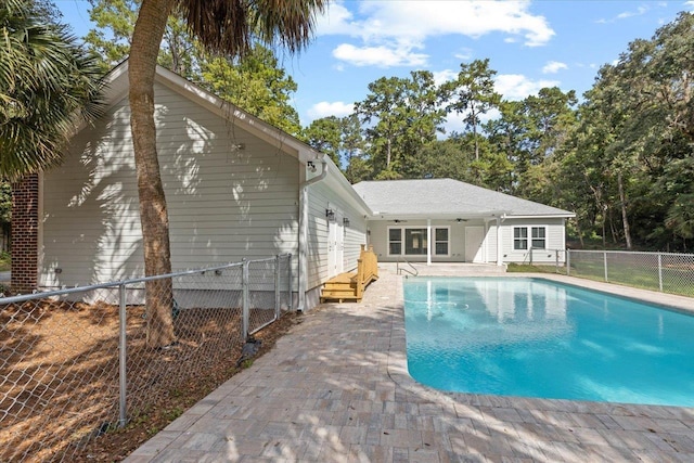 view of swimming pool with a patio area and ceiling fan