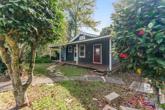 view of front of property featuring covered porch
