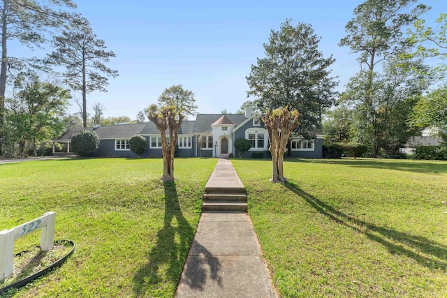 view of front of house with a front lawn