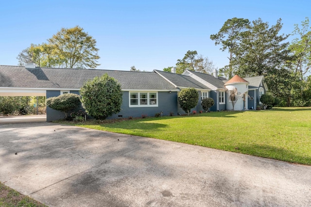 view of front of house with a front yard