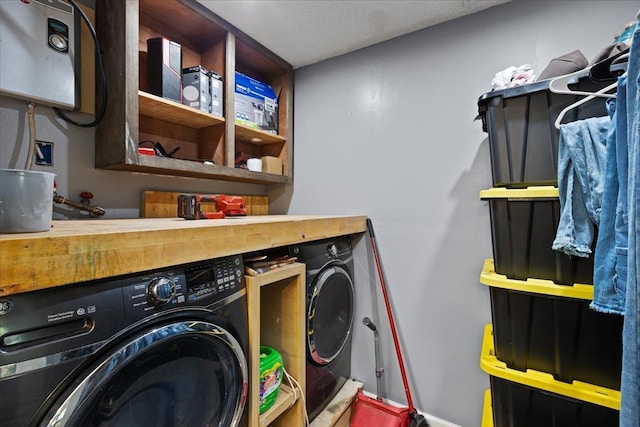 127 E Nancy St, Perry, FL 32347 - laundry area featuring baseboards, laundry area, and washer and clothes dryer