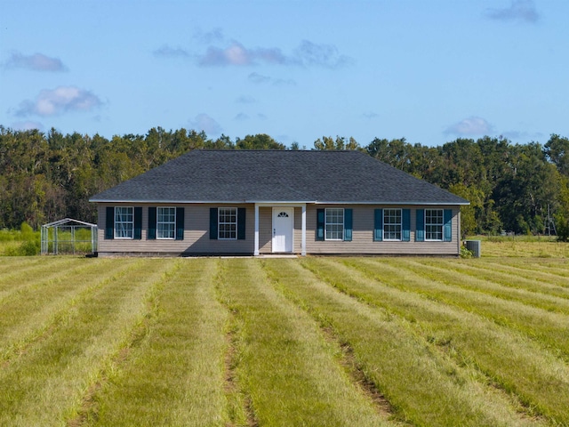 single story home featuring a front lawn