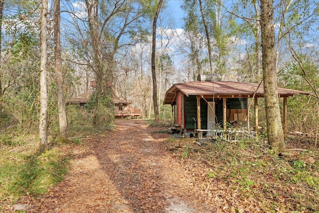 view of yard featuring an outbuilding and a pole building