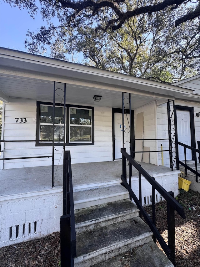 doorway to property featuring covered porch