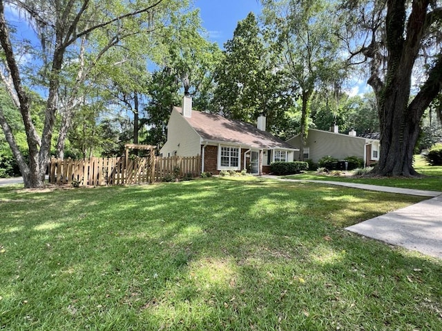 view of front of house with a front lawn