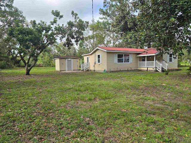 view of yard with a storage shed