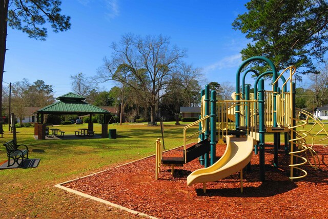 915 Hillcrest Ave, Quincy, FL 32351 - community playground featuring a gazebo and a lawn