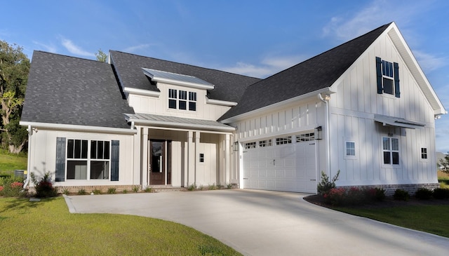 view of front facade with a garage and a front yard