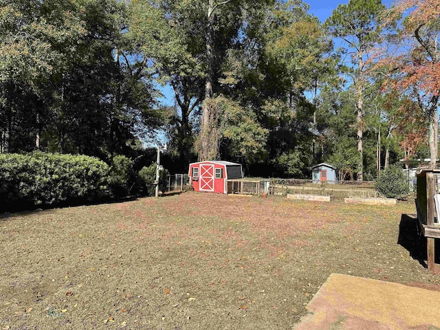 view of yard featuring a storage shed and an outdoor structure