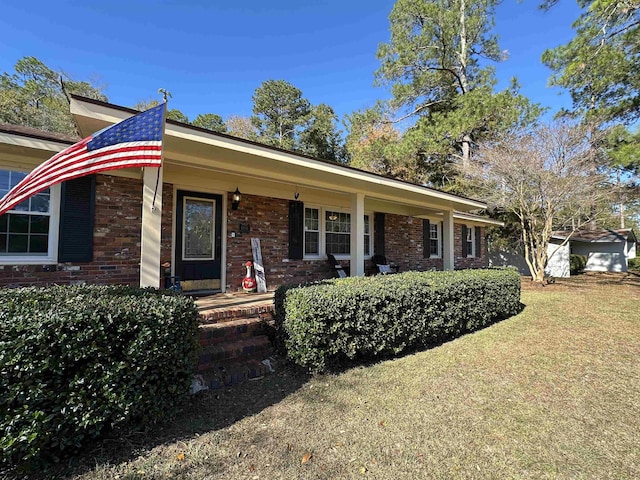 single story home featuring brick siding and a front yard