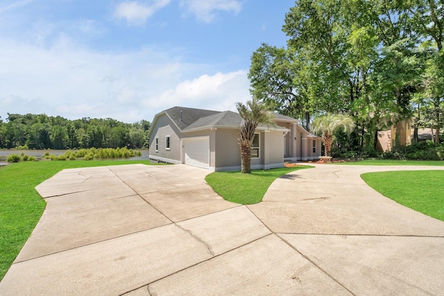 view of front facade with a garage and a front yard