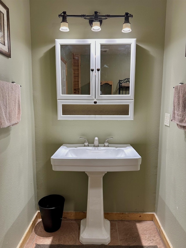bathroom with baseboards