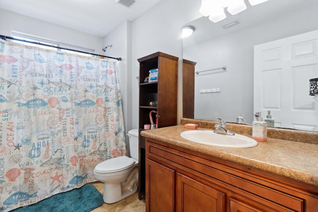 bathroom with a shower with shower curtain, vanity, and toilet