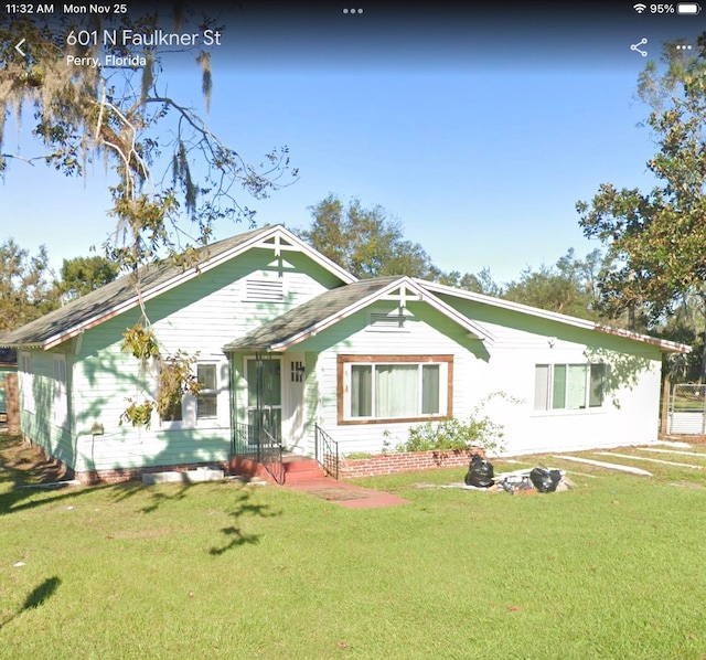 view of front of home with a front yard