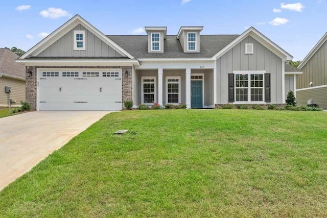 view of front facade featuring a front yard and a garage