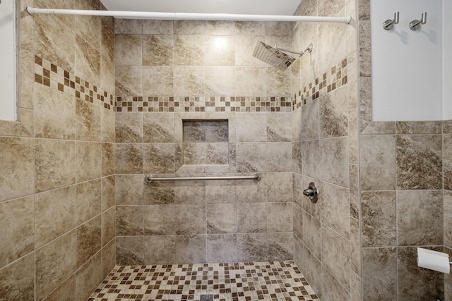 room details featuring tiled shower