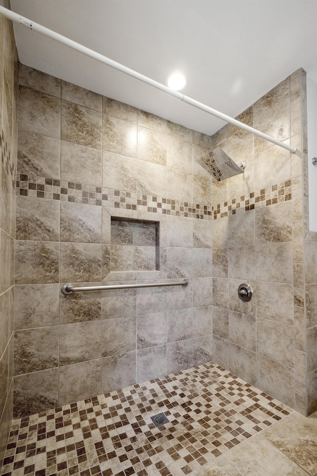 full bath featuring tiled shower